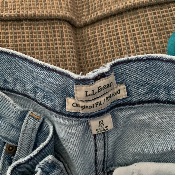 L L Bean Petite Light Wash Distressed Straight Leg Jean - Picture 3 of 10